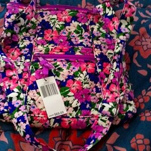 I am selling a brand new Vera Bradley medium size crossbody bag.